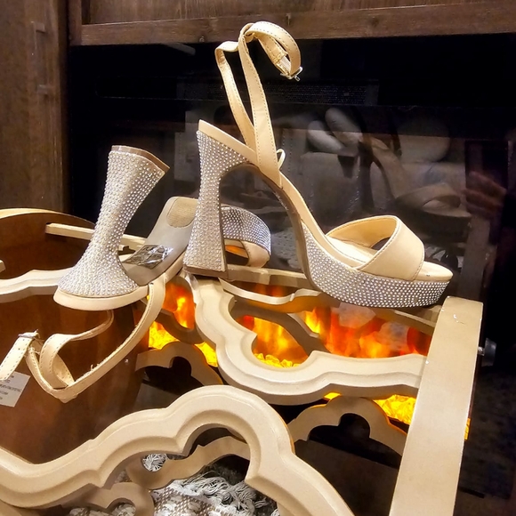 Heels - Picture 6 of 8